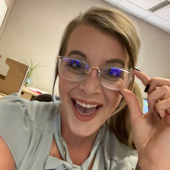 Meet your posher!!! Hello ๐ Iโm Tara! ๐ค๐โ ๏ธโค๏ธ - Picture 4 of 4